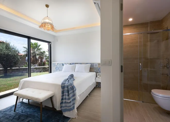 Panoramic Retro Villa