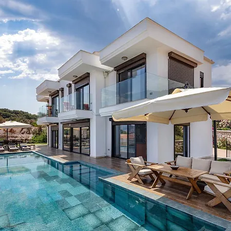 Panoramic Retro Villa *