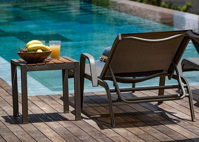 Panoramic Retro Villa